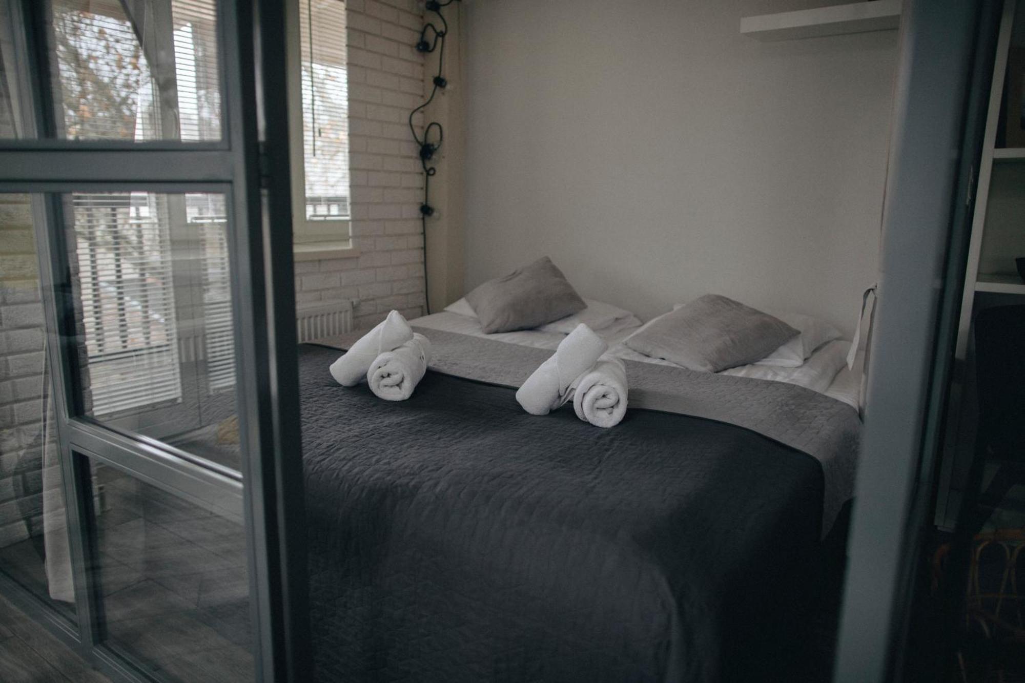 Balcony Bliss Main Square Loft Apartment *